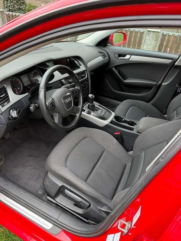 Gebraucht Audi A4 Ambiente 120 PS (88 kW) 2011 Rot Limousine