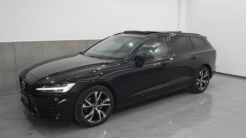 Gebraucht Volvo V60 Plus 197 PS (144 kW) 2025 Schwarz Kombi