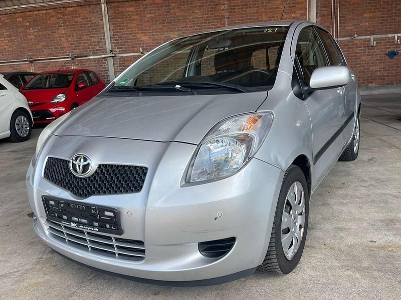Gebraucht Toyota Yaris Sol 87 PS (63 kW) 2007 Silber Kleinwagen