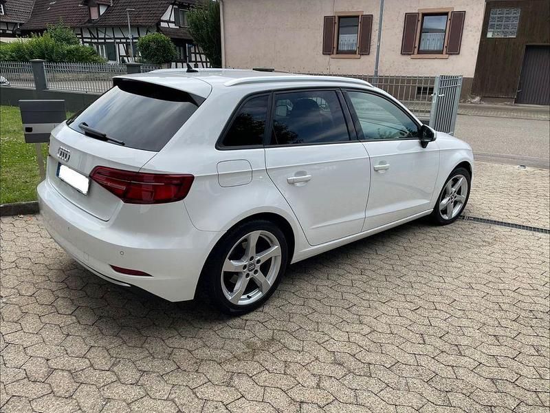 Gebraucht Audi A3 Ambiente 150 PS (110 kW) 2019 Weiß Limousine