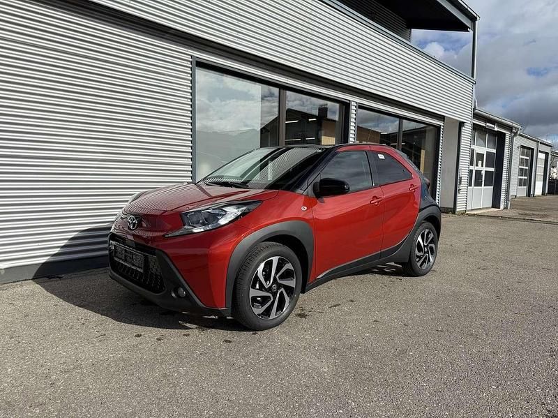 Rot Neu 2025 Toyota Aygo X SUV | 16.990 € (Guter Preis) - Bild 1/4
