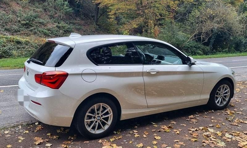 Gebraucht BMW 120 Advantage 184 PS (135 kW) 2018 Weiß Kleinwagen