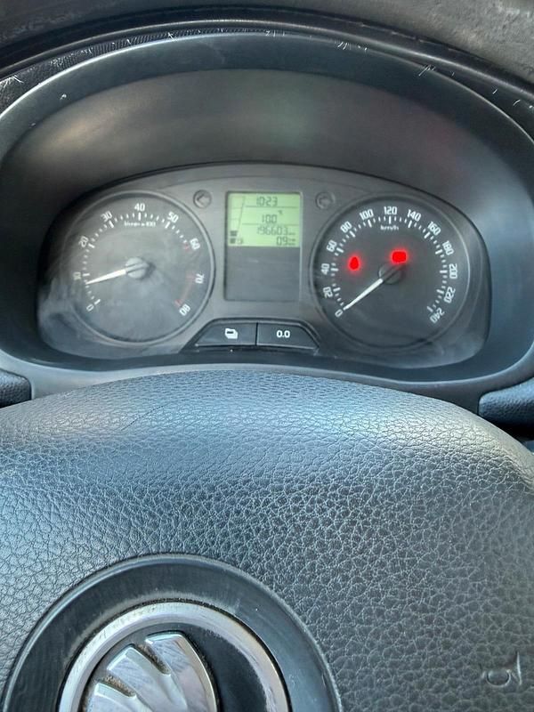 Gebraucht Skoda Roomster 63 PS (46 kW) 2014 Weiß Van / Kleinbus