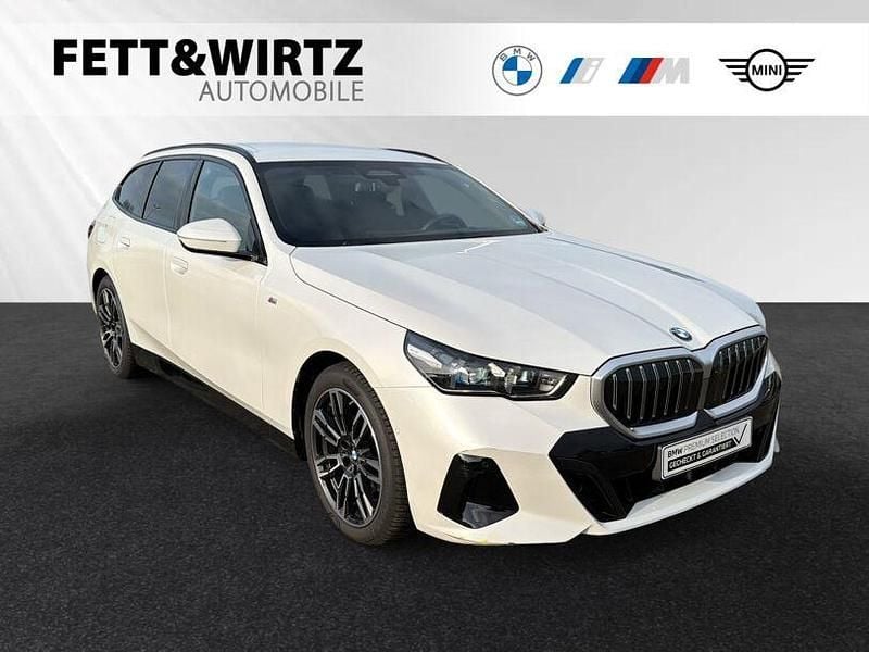 Gebraucht BMW 520 M Sport 208 PS (152 kW) 2025 Mineralweiss metallic Kombi