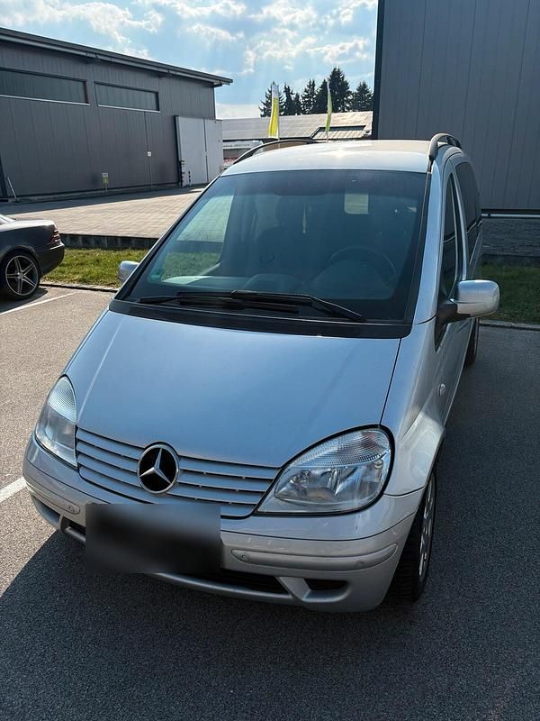 Gebraucht Mercedes Vaneo 102 PS (75 kW) 2005 Silber Van / Kleinbus