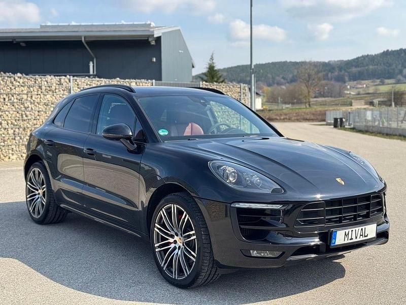 Gebraucht Porsche Macan 360 PS (264 kW) 2016 Tiefschwarzmetallic SUV