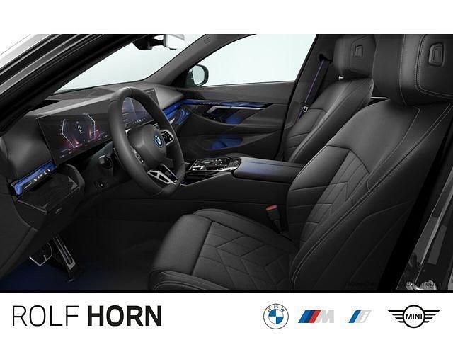 Neu BMW i5 M Sport 250 kW (340 PS) 2026 Saphirschwarz metallic Kombi