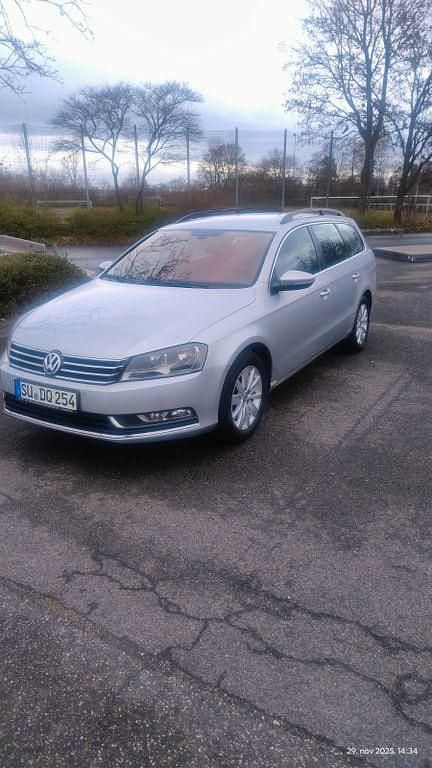 Gebraucht VW Passat Comfortline 105 PS (77 kW) 2012 Grau Limousine