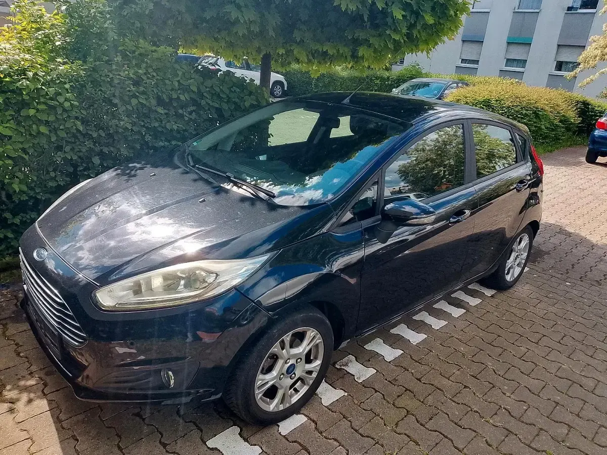Gebraucht Ford Fiesta 80 PS (58 kW) 2015 Schwarz Kleinwagen