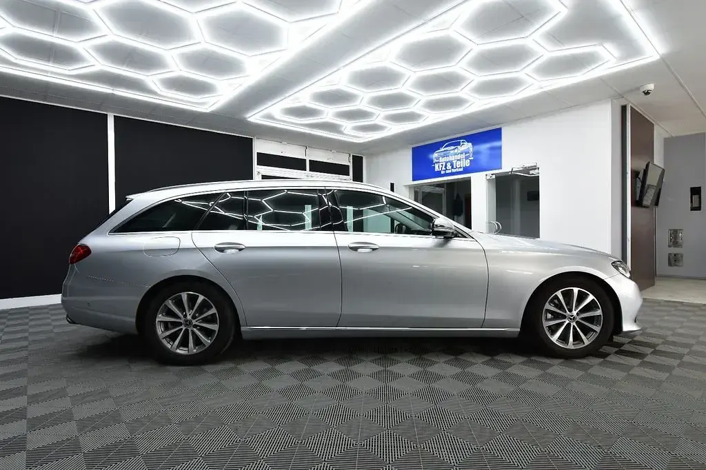 Gebraucht Mercedes E220 194 PS (142 kW) 2018 Silber Limousine