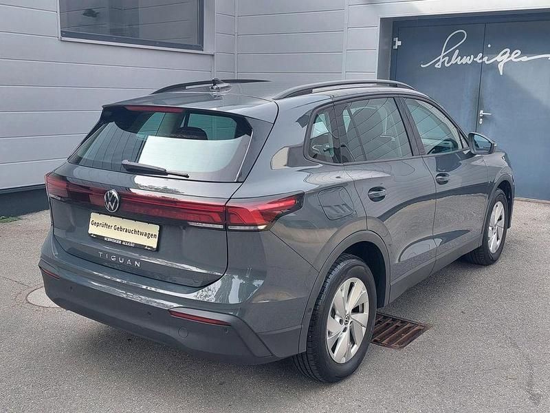Gebraucht VW Tiguan Life 150 PS (110 kW) 2025 Grau SUV