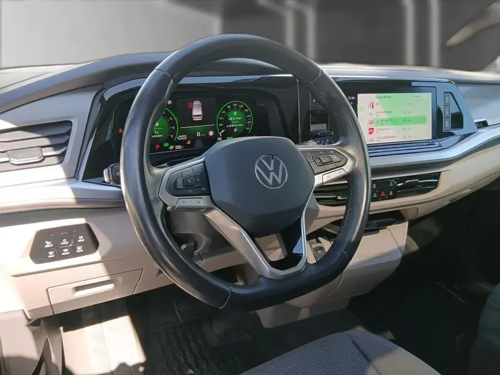 Używany VW Multivan Life 218 KM (160 kW) 2023 Szary Minivan