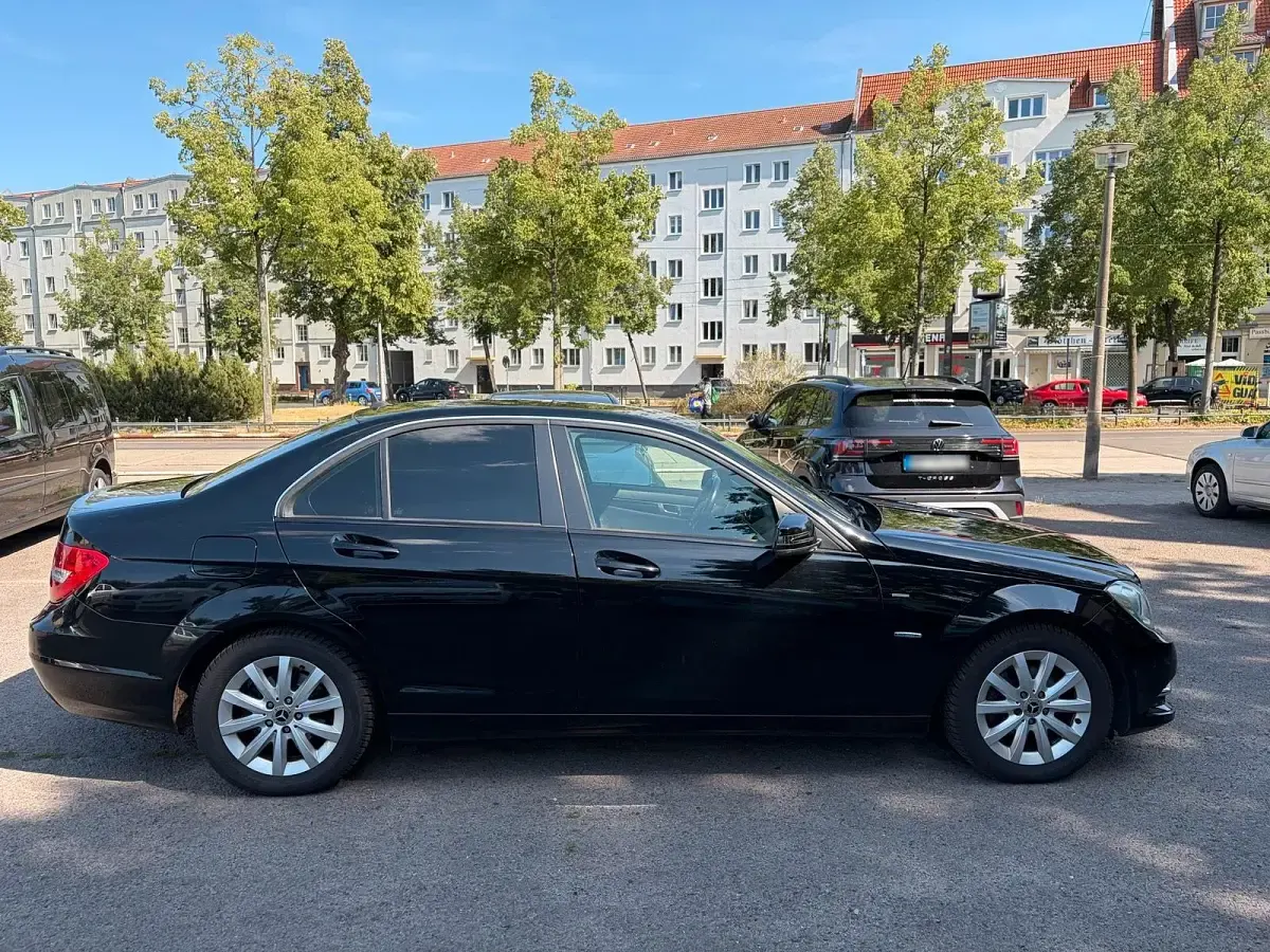 Gebraucht Mercedes C180 184 PS (135 kW) 2011 Schwarz Limousine