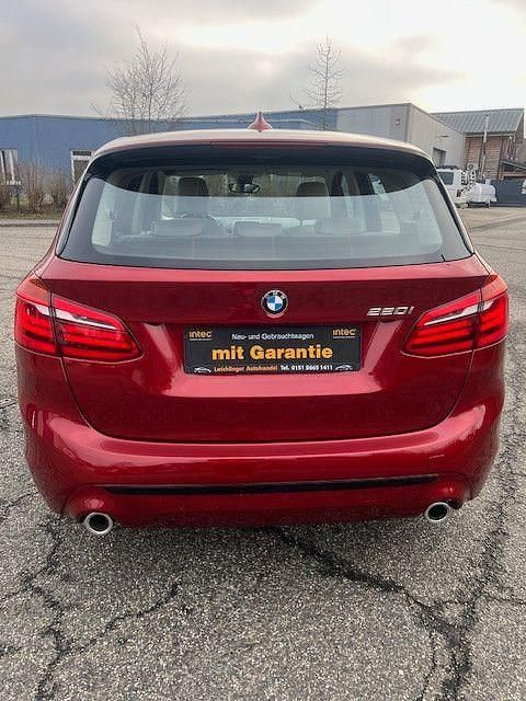 Gebraucht BMW 220 Luxury Line 192 PS (141 kW) 2019 Flamencorot brillanteffekt met Kombi