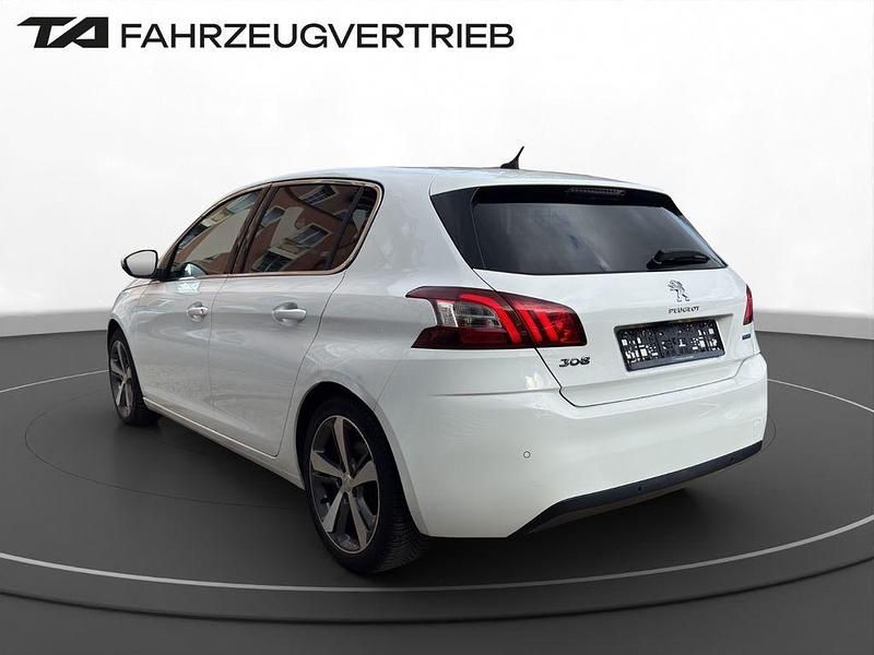 Gebraucht Peugeot 308 Allure 131 PS (96 kW) 2017 Weiß Limousine
