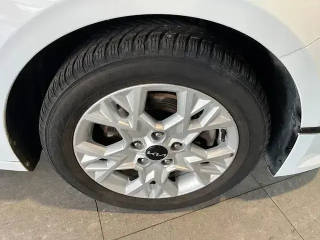 Gebraucht Kia Ceed 101 PS (74 kW) 2022 Weiß Kleinwagen