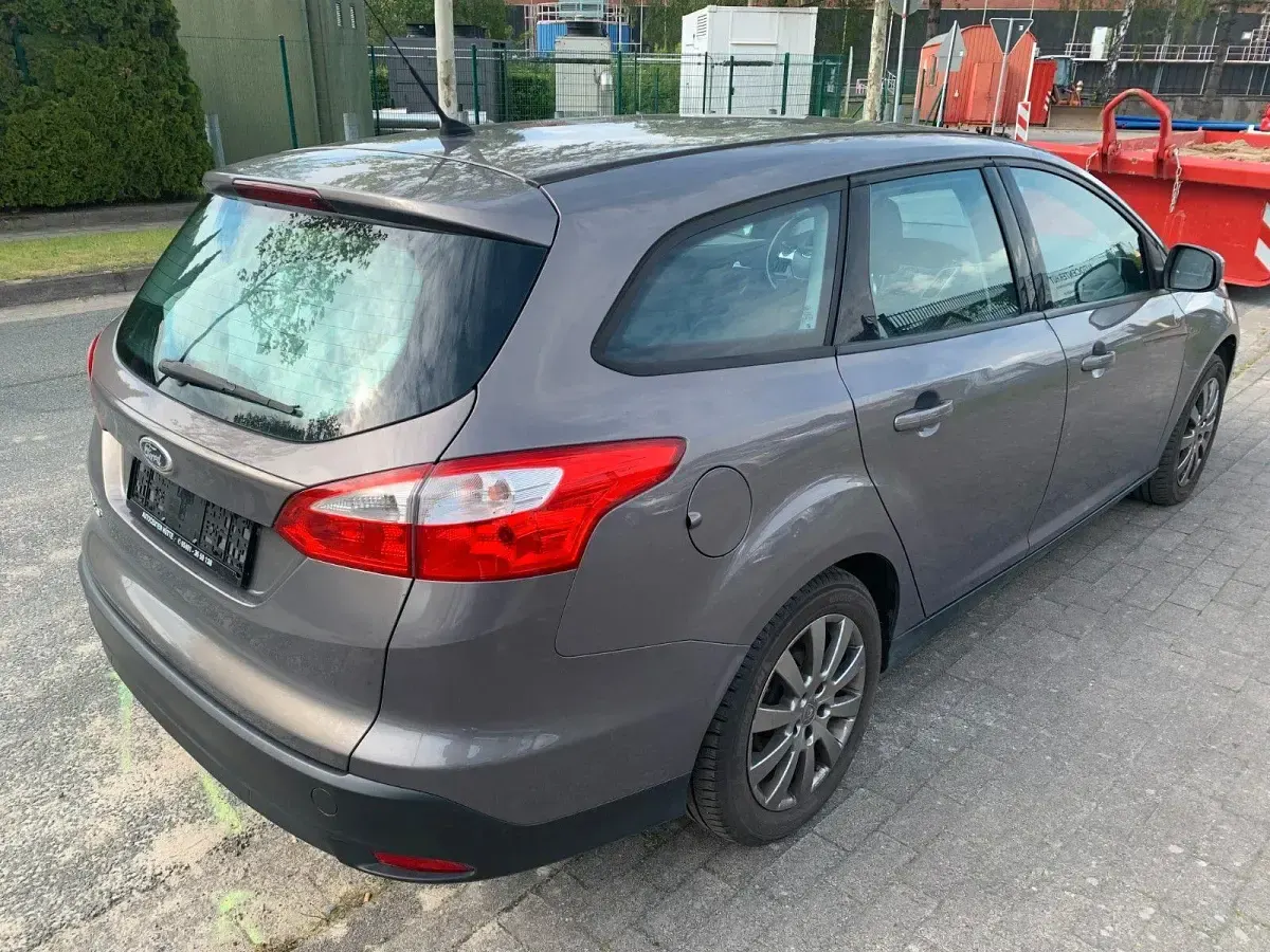 Gebraucht Ford Focus 105 PS (77 kW) 2012 Braun Kombi