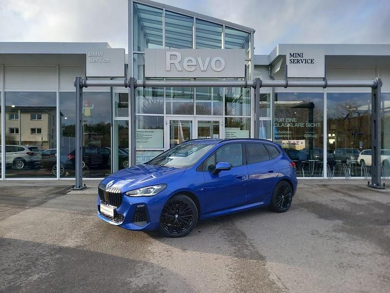 Portimao blau metallic Gebraucht 2023 BMW 218 Active Tourer M Sport Van / Kleinbus | 27.740 € (Fairer Preis) - Bild 1/4