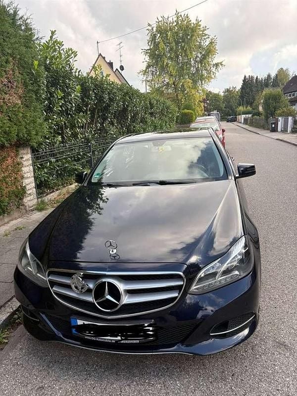 Blau Gebraucht 2014 Mercedes E220 Edition Limousine | 9.500 € (Guter Preis) - Bild 1/4