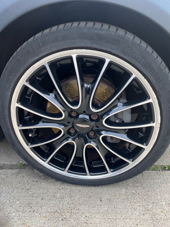 Grün Gebraucht 2009 Mini John Cooper Works Kleinwagen | 8.900 € (Superpreis) - Bild 1/4