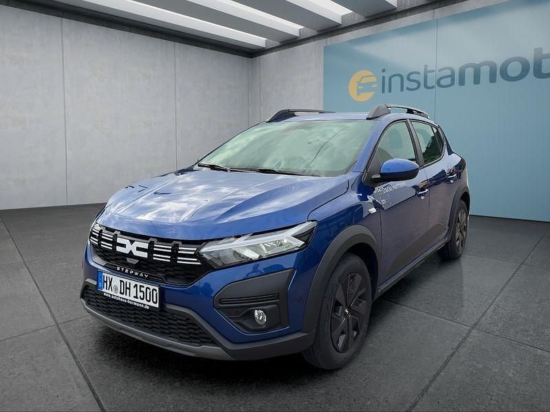 Blau Gebraucht 2025 Dacia Sandero Stepway Kleinwagen | 19.799 € (Etwas zu teuer) - Bild 1/4