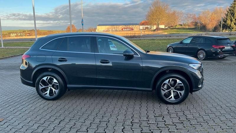 Gebraucht Mercedes GLC300e Avantgarde 197 PS (144 kW) 2024 Lack graphitgrau SUV