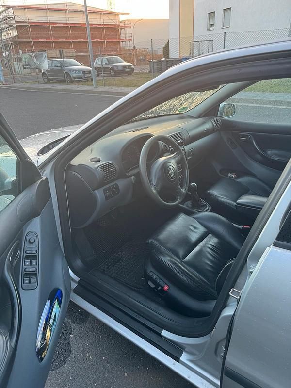 Usata Seat Leon 125 CV (91 kW) 2000 Argento Utilitaria