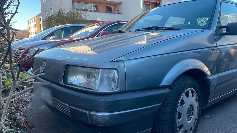 Gebraucht VW Passat 90 PS (66 kW) 1990 Grau Limousine