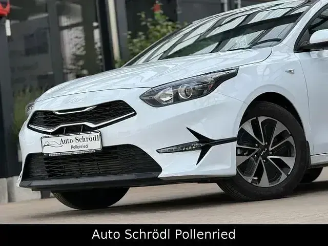 Gebraucht Kia Ceed 101 PS (74 kW) 2025 Weiß Kleinwagen