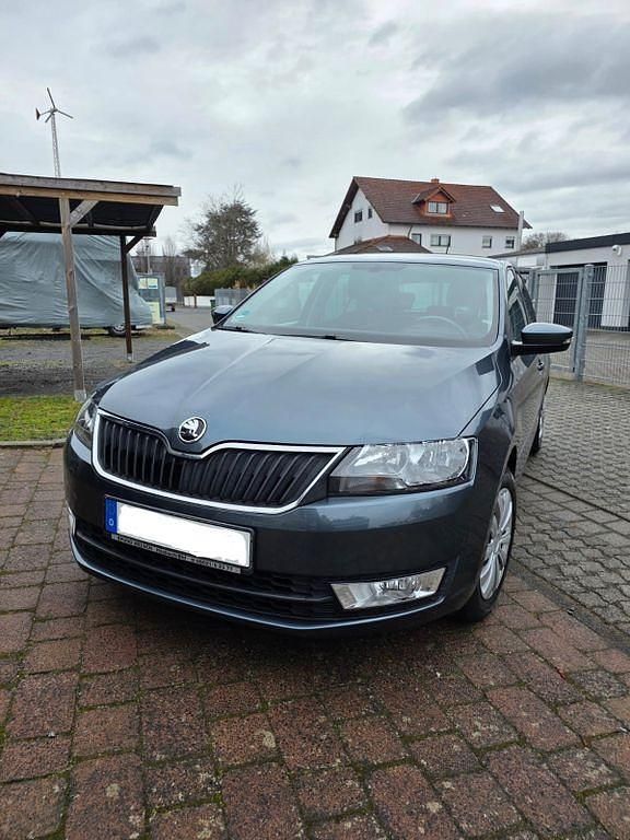 Gebraucht Skoda Rapid Joy 110 PS (80 kW) 2016 Grau Limousine