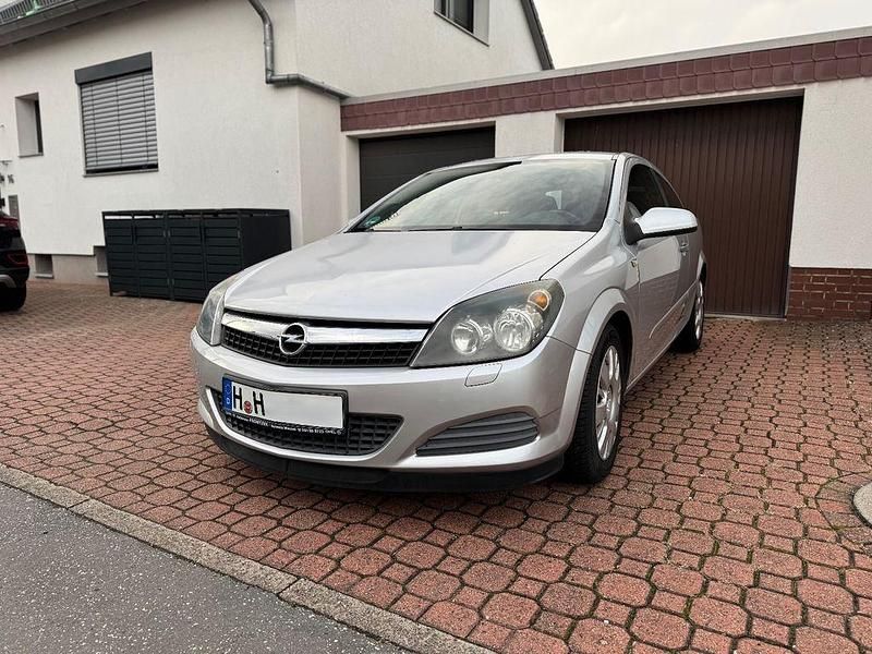 Silber Gebraucht 2009 Opel Astra GTC Innovation Limousine | 3.500 € (Guter Preis) - Bild 1/4