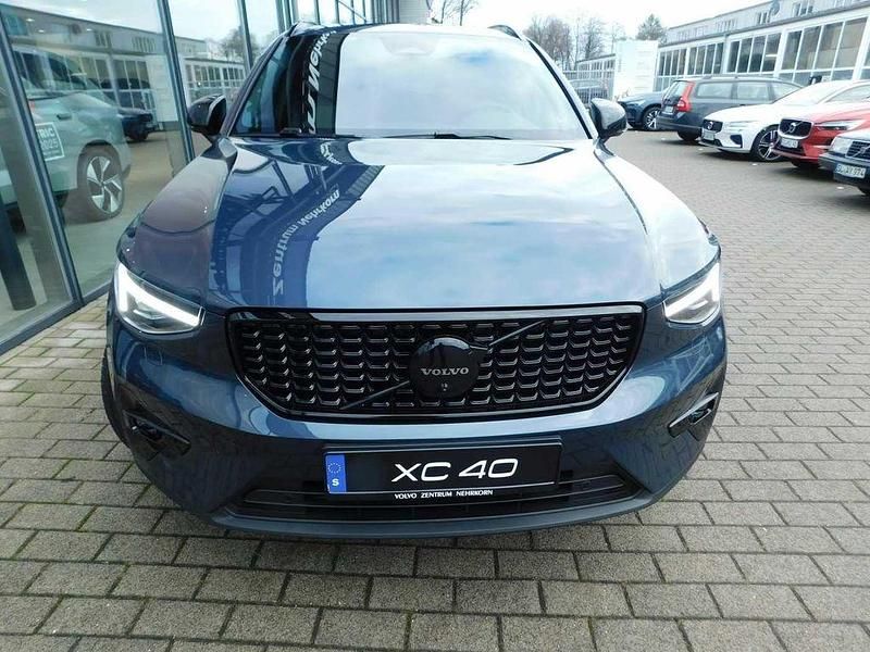 Neu Volvo XC40 Plus 197 PS (144 kW) 2025 Denimblue metallic SUV