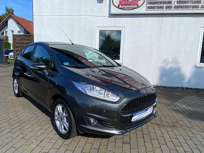 Gebraucht Ford Fiesta Celebration 80 PS (58 kW) 2016 Grau Kleinwagen