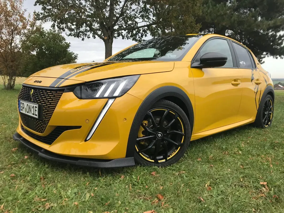 Gebraucht Peugeot e-208 GTi 100 kW (136 PS) 2020 Gelb Kleinwagen