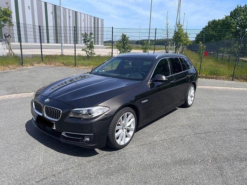 Braun Gebraucht 2015 BMW 520 Luxury Line Kombi | 14.700 € (Fairer Preis) - Bild 1/4