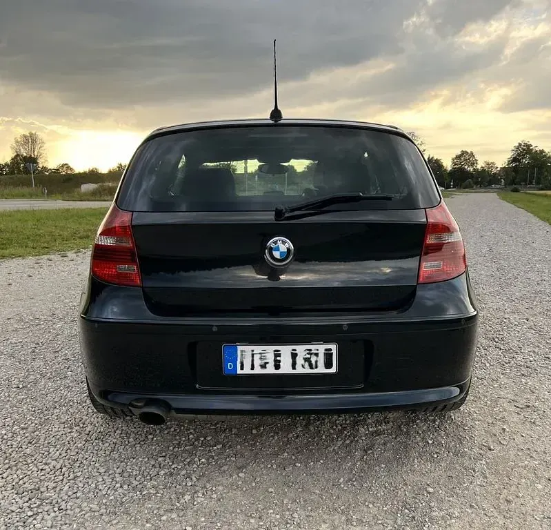 Gebraucht BMW 120 Sport Line 170 PS (125 kW) 2007 Schwarz Kleinwagen