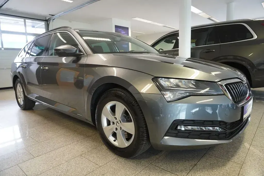 Gebraucht Skoda Superb Ambition 150 PS (110 kW) 2023 Silber Limousine
