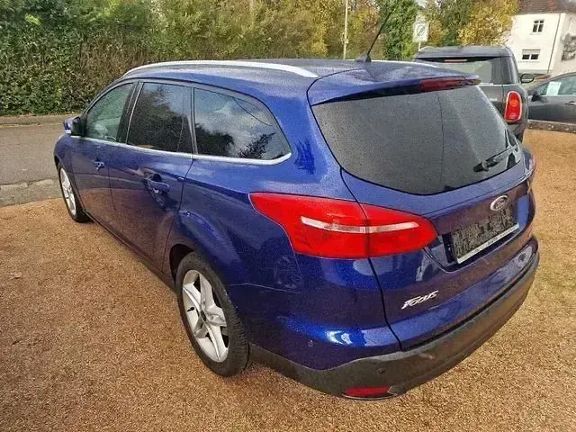 Usata Ford Focus Titanium 182 CV (133 kW) 2017 Blu Station wagon