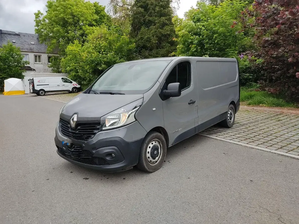 Gebraucht Renault Trafic 140 PS (102 kW) 2016 Grau Van / Kleinbus