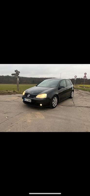 Schwarz Gebraucht 2004 VW Golf V Kleinwagen | 1.500 € (Superpreis) - Bild 1/4