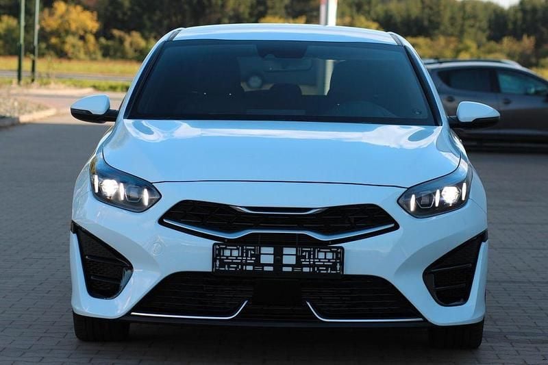 Gebraucht Kia Ceed GT GT-Line 160 PS (117 kW) 2023 Weiß Limousine