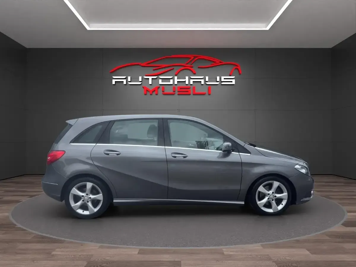 Gebraucht Mercedes B180 122 PS (89 kW) 2013 Mountaingrau  met. Van / Kleinbus