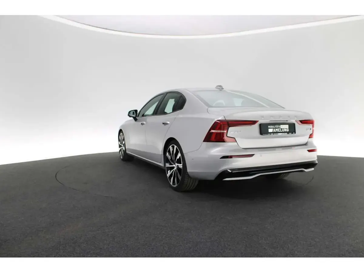 Gebraucht Volvo S60 Ultimate 250 PS (183 kW) 2024 Silber Limousine