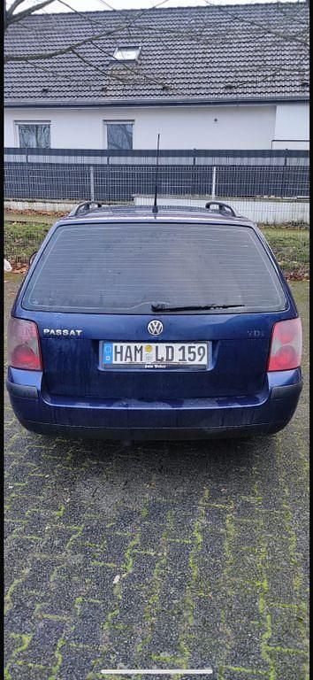 Blau Gebraucht 2003 VW Passat Comfortline Limousine | 950 € (Superpreis) - Bild 1/4