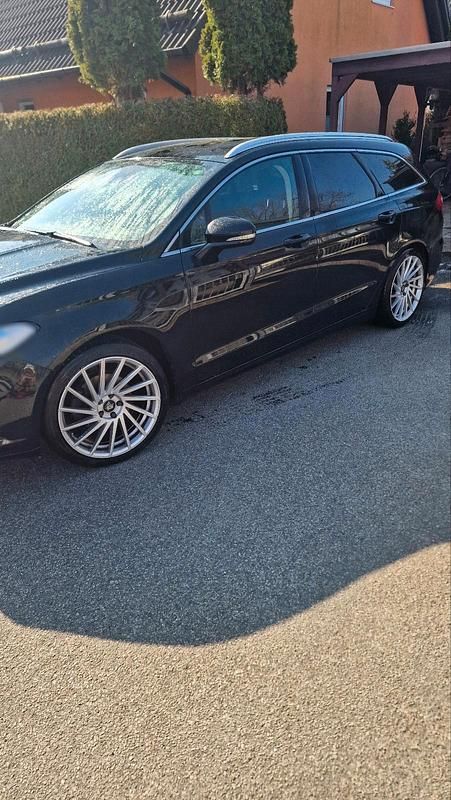 Gebraucht Ford Mondeo 179 PS (131 kW) 2016 Schwarz Kombi