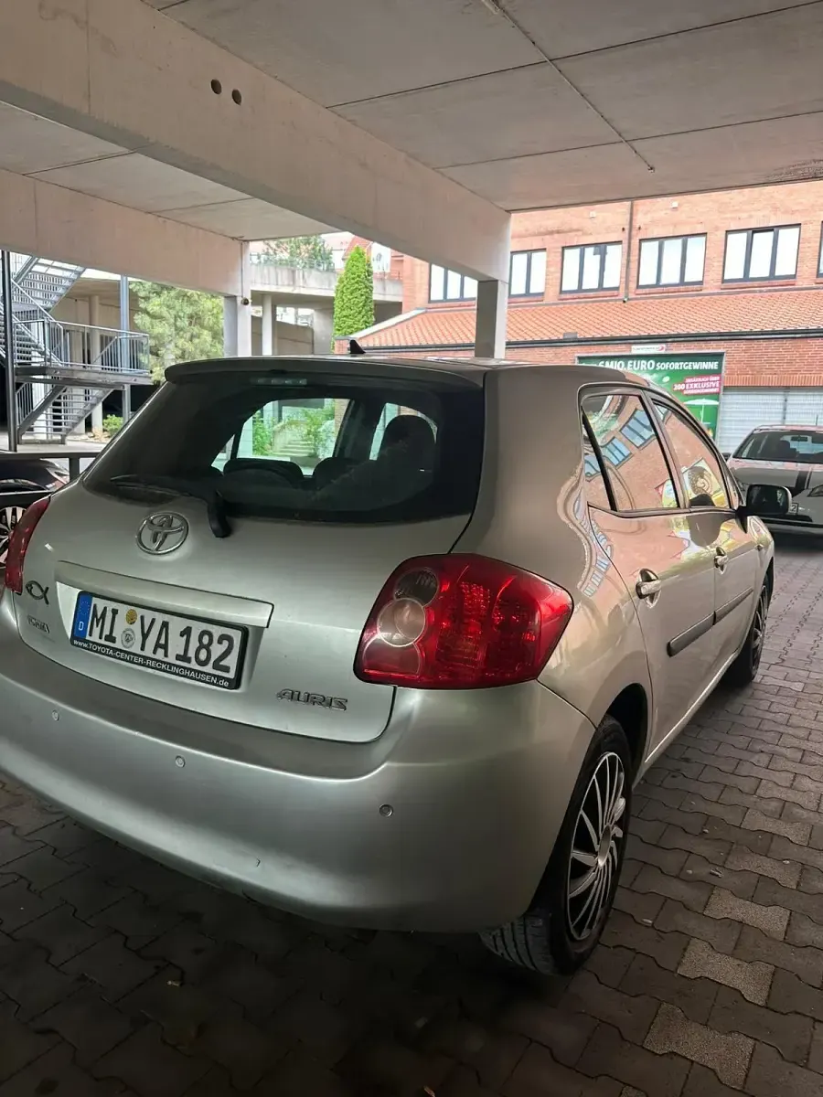 Gebraucht Toyota Auris 134 PS (98 kW) 2009 Grau Kleinwagen