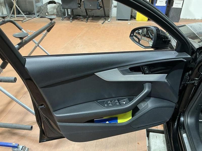 Gebraucht Audi A4 S-Line 163 PS (119 kW) 2021 Mythosschwarz Kombi