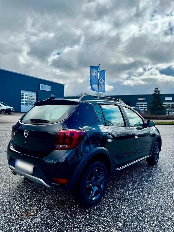Gebraucht Dacia Sandero Stepway 90 PS (66 kW) 2017 Schwarz SUV