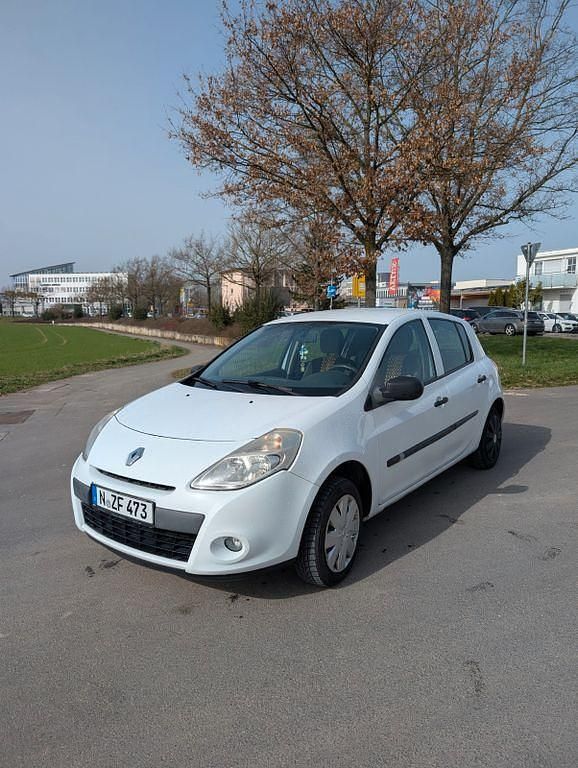 Gebraucht Renault Clio III 75 PS (55 kW) 2009 Weiß Limousine