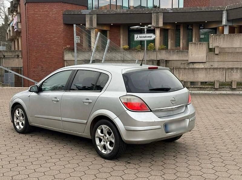 Gebraucht Opel Astra 105 PS (77 kW) 2005 Silber Kleinwagen